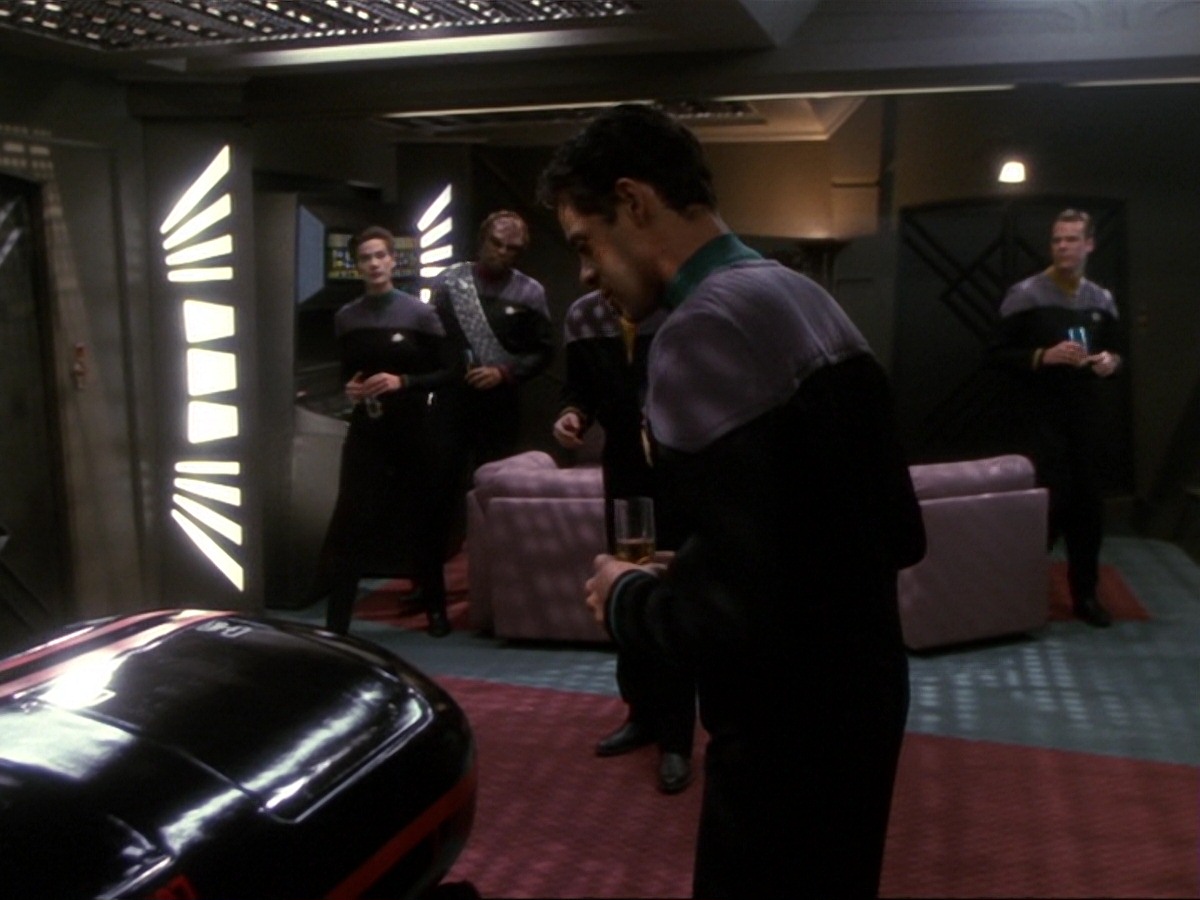 extant_StarTrek_DS9_6x25-TheSoundOfHerVoice_3557.jpg