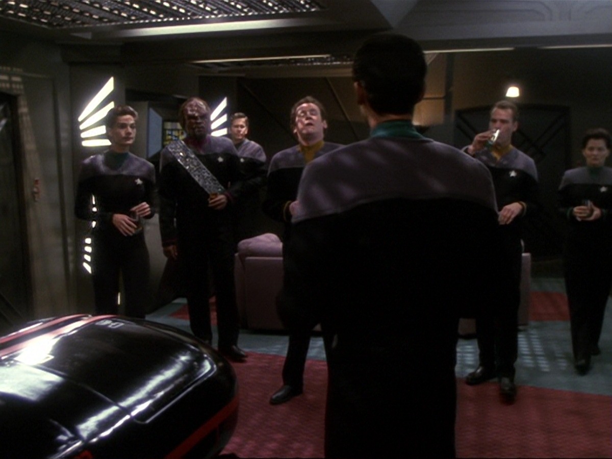 extant_StarTrek_DS9_6x25-TheSoundOfHerVoice_3561.jpg