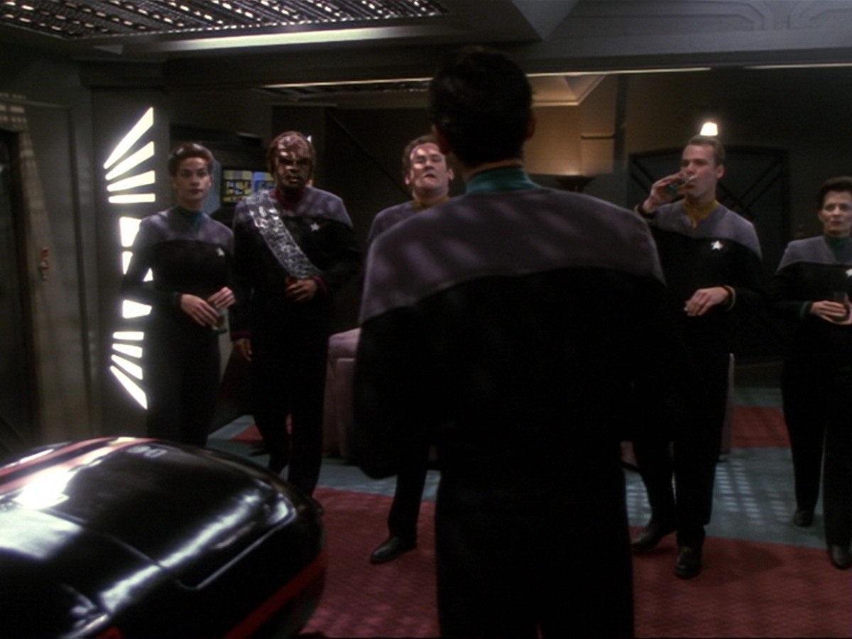 extant_StarTrek_DS9_6x25-TheSoundOfHerVoice_3562.jpg