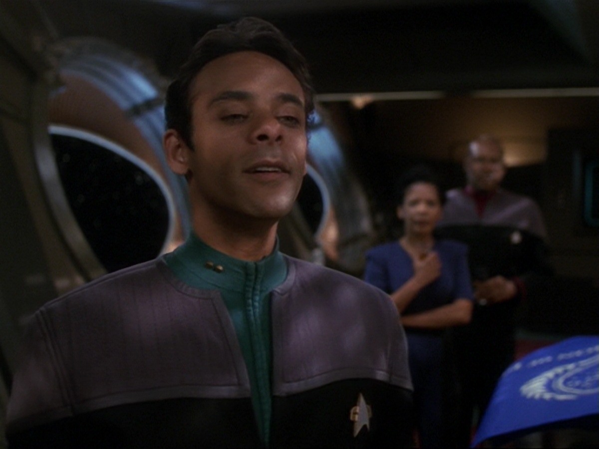 extant_StarTrek_DS9_6x25-TheSoundOfHerVoice_3580.jpg