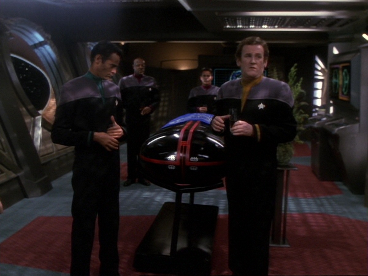 extant_StarTrek_DS9_6x25-TheSoundOfHerVoice_3684.jpg