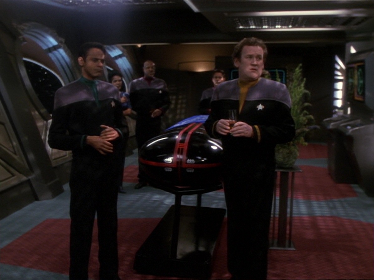 extant_StarTrek_DS9_6x25-TheSoundOfHerVoice_3685.jpg