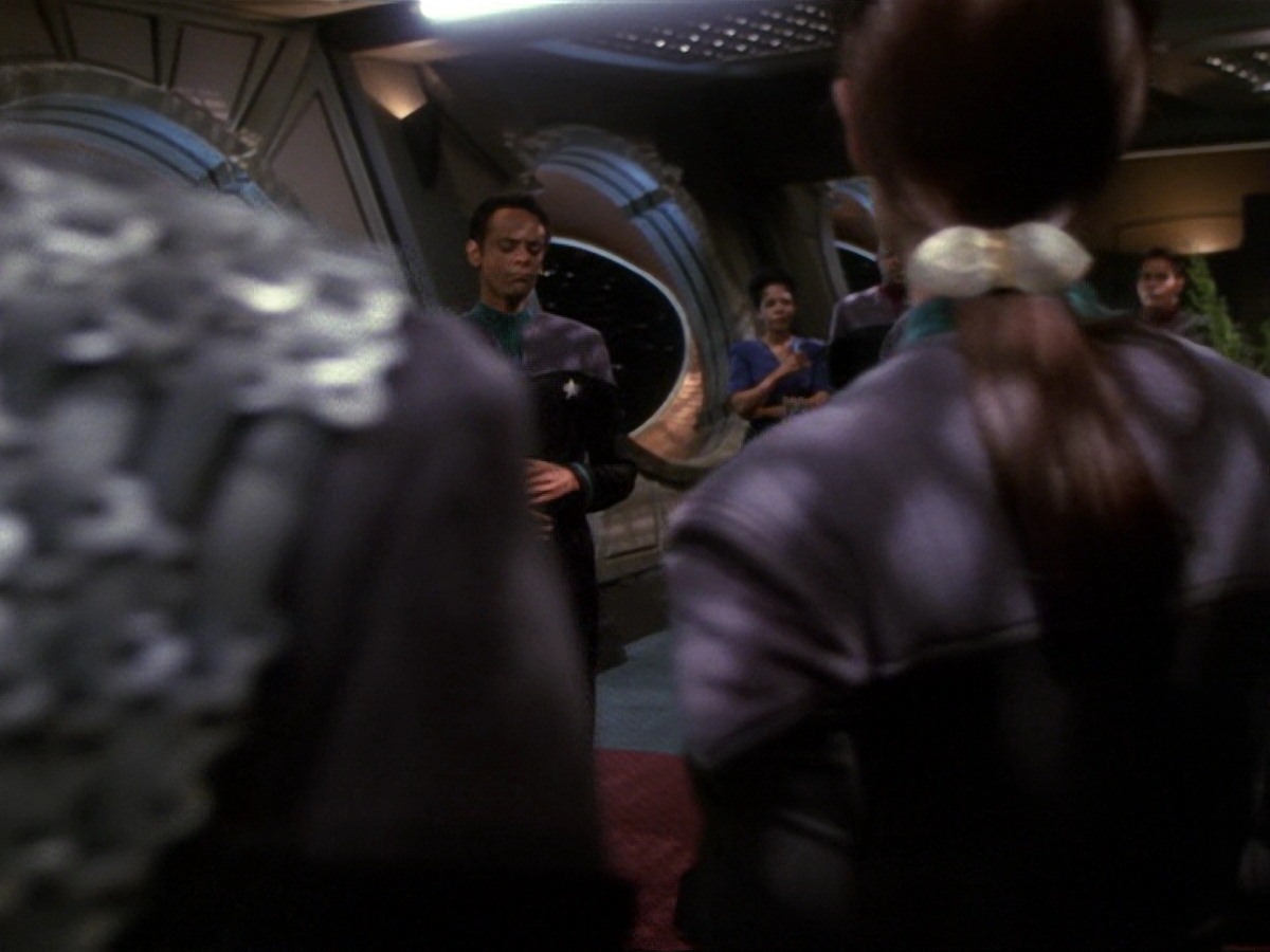 extant_StarTrek_DS9_6x25-TheSoundOfHerVoice_3690.jpg