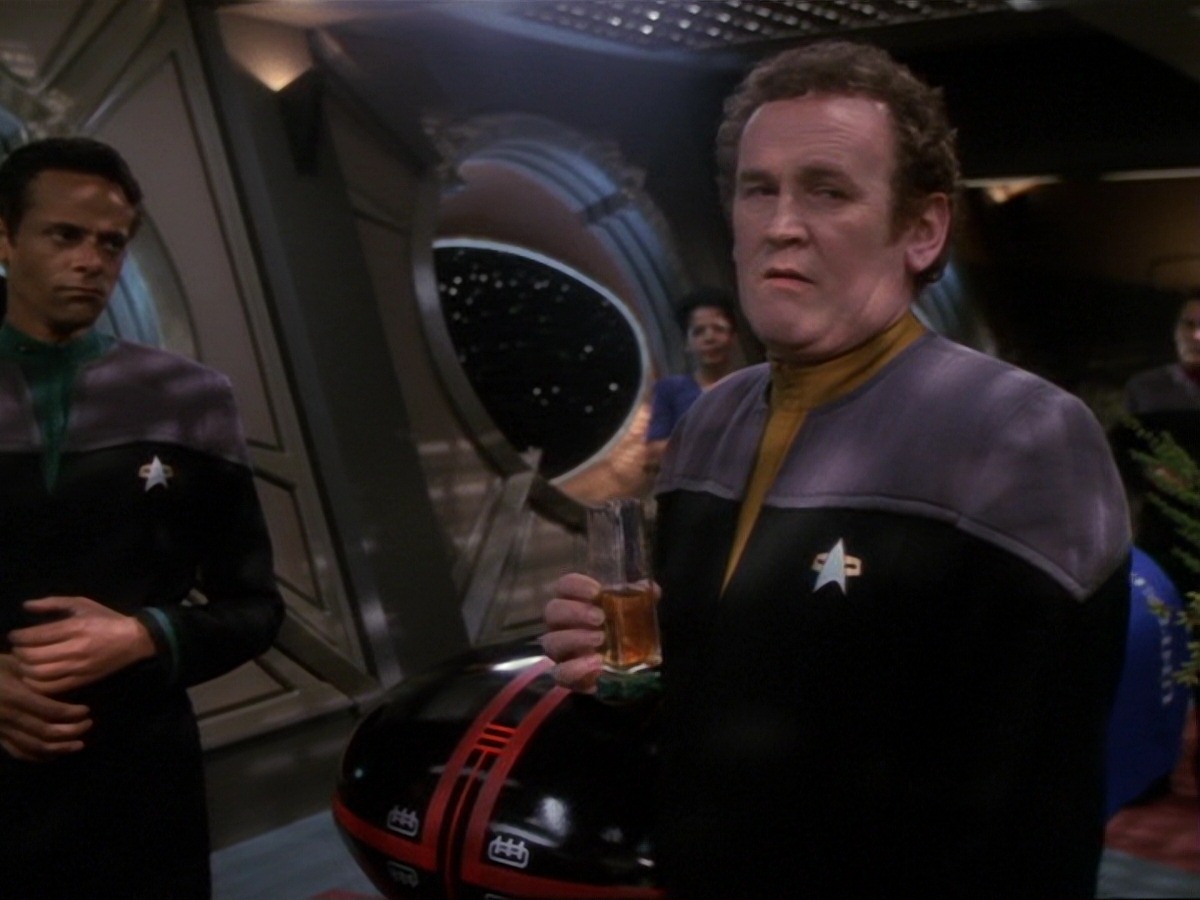 extant_StarTrek_DS9_6x25-TheSoundOfHerVoice_3703.jpg