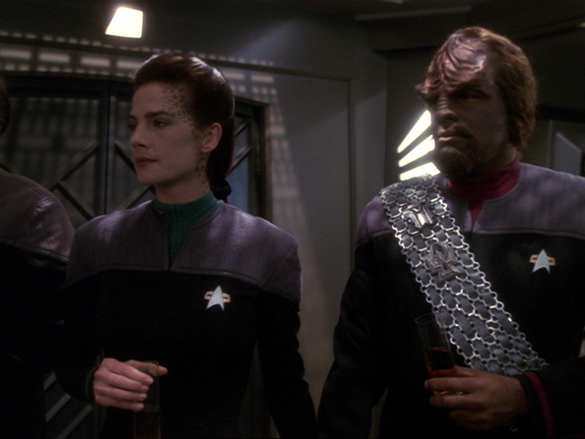 extant_StarTrek_DS9_6x25-TheSoundOfHerVoice_3728.jpg