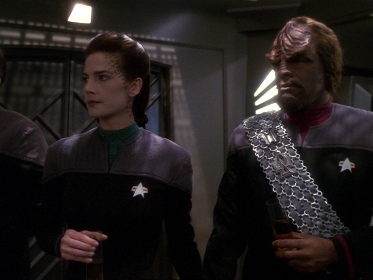 extant_StarTrek_DS9_6x25-TheSoundOfHerVoice_3729.jpg