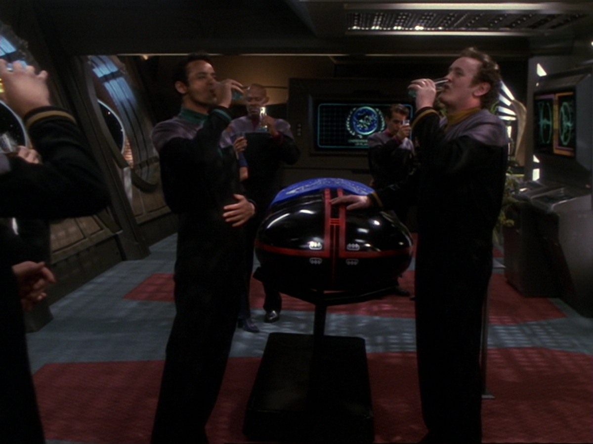 extant_StarTrek_DS9_6x25-TheSoundOfHerVoice_3747.jpg