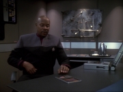 Filename=extant_StarTrek_DS9_6x25-TheSoundOfHerVoice_1269.jpg
Filesize=147KiB
Dimensions=1200x900
Date added=Jan 13, 2020 extant_StarTrek_DS9_6x25-TheSoundOfHerVoice_1269.jpg