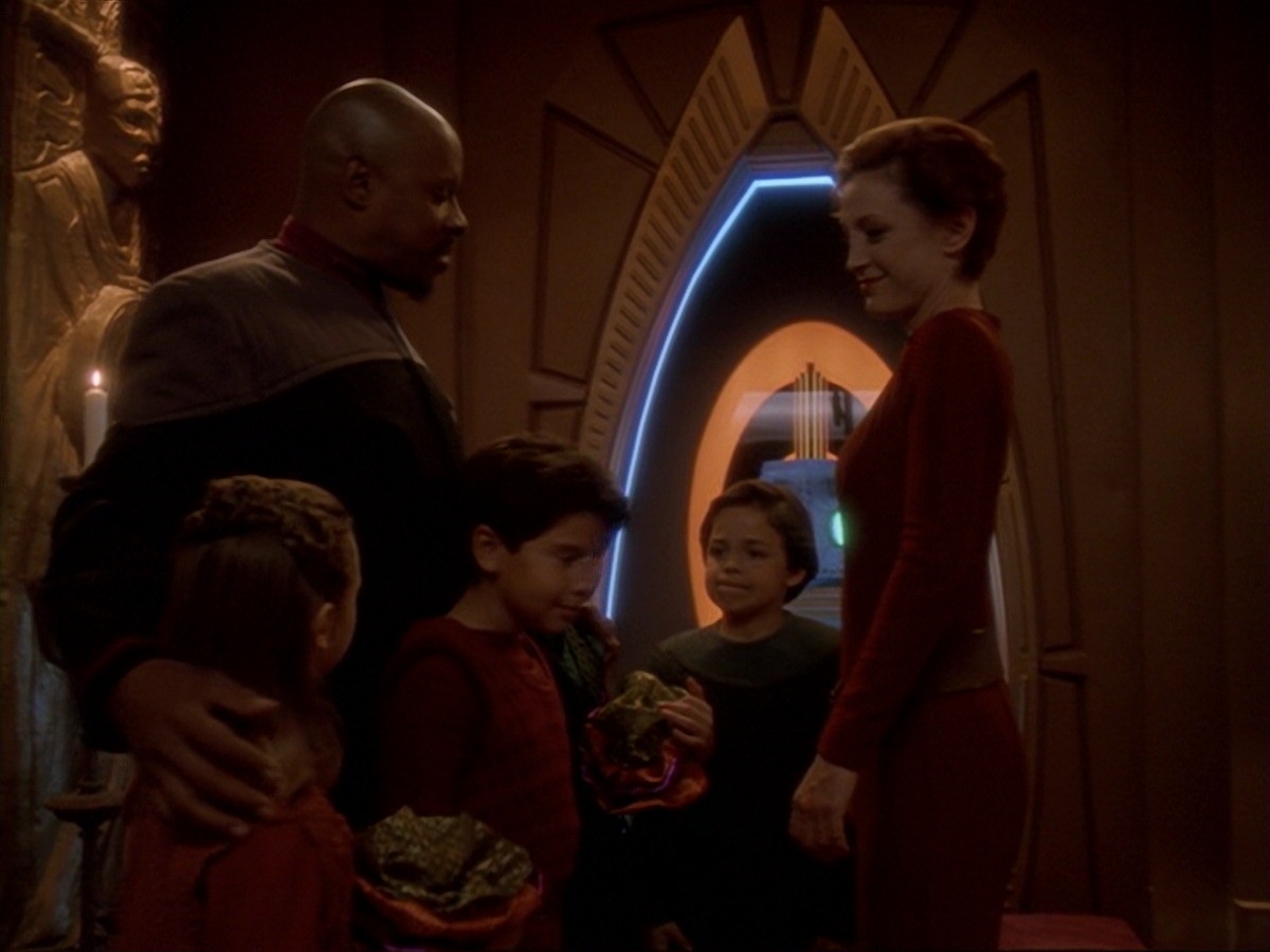 extant_StarTrek_DS9_6x26-TearsOfTheProphets_0020.jpg