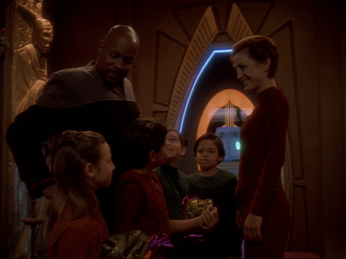 extant_StarTrek_DS9_6x26-TearsOfTheProphets_0025.jpg