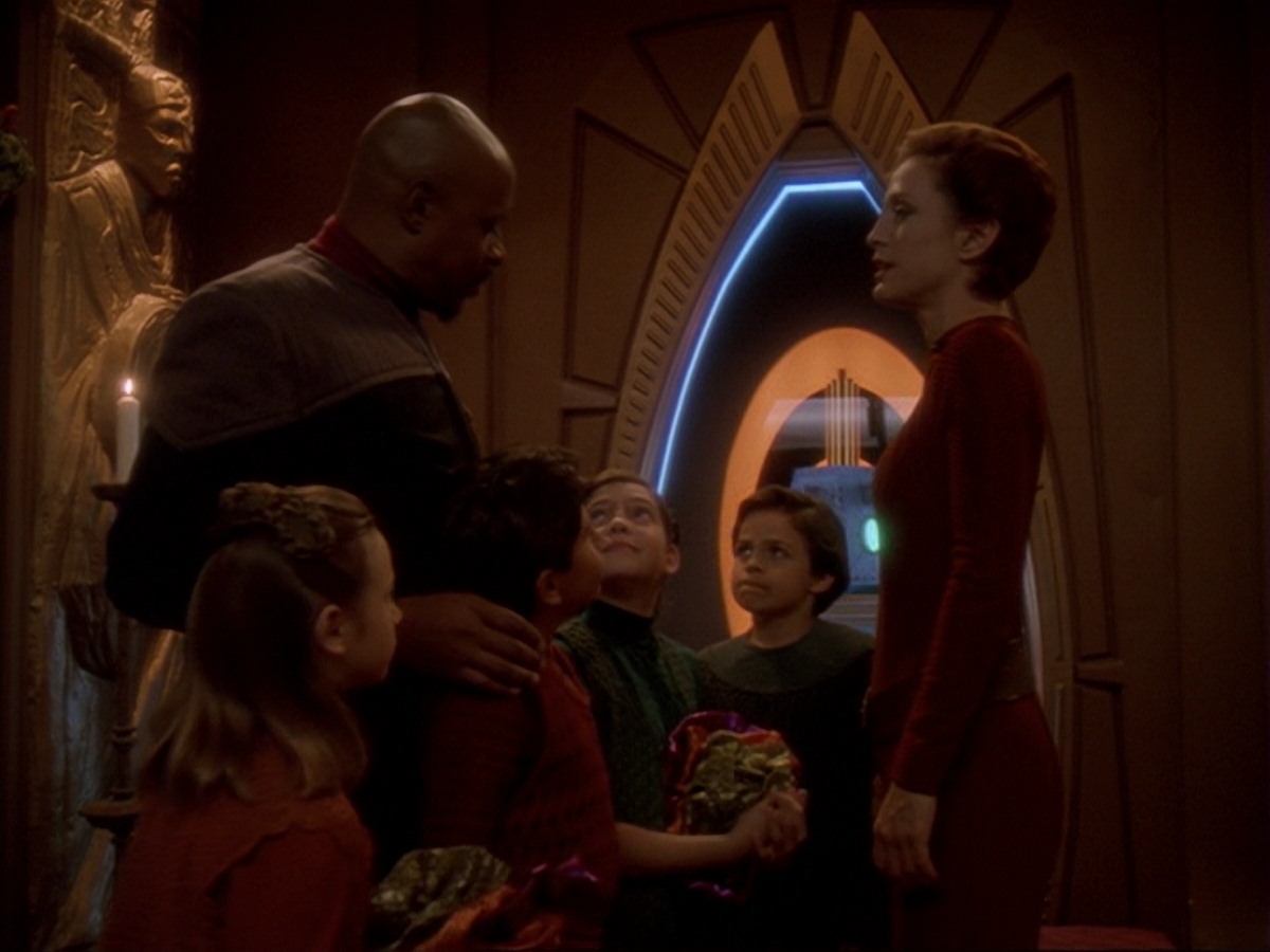 extant_StarTrek_DS9_6x26-TearsOfTheProphets_0031.jpg