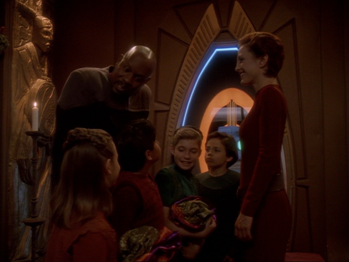 extant_StarTrek_DS9_6x26-TearsOfTheProphets_0052.jpg