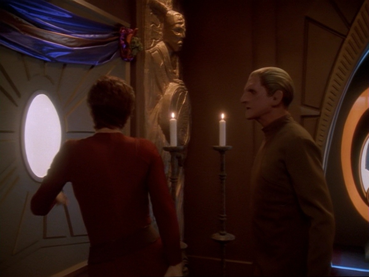 extant_StarTrek_DS9_6x26-TearsOfTheProphets_0086.jpg