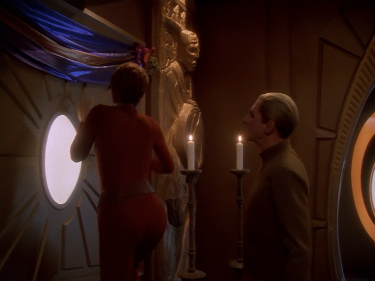 extant_StarTrek_DS9_6x26-TearsOfTheProphets_0087.jpg