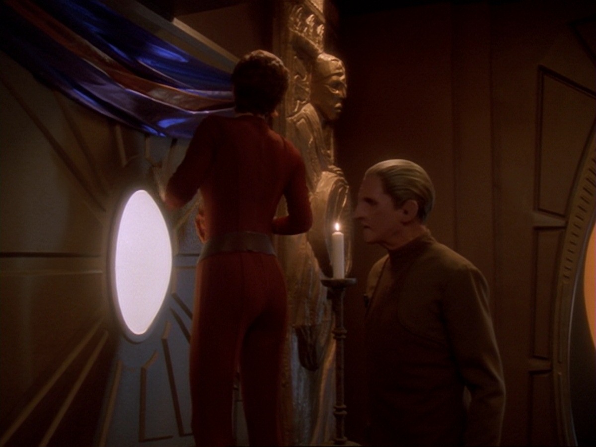 extant_StarTrek_DS9_6x26-TearsOfTheProphets_0089.jpg