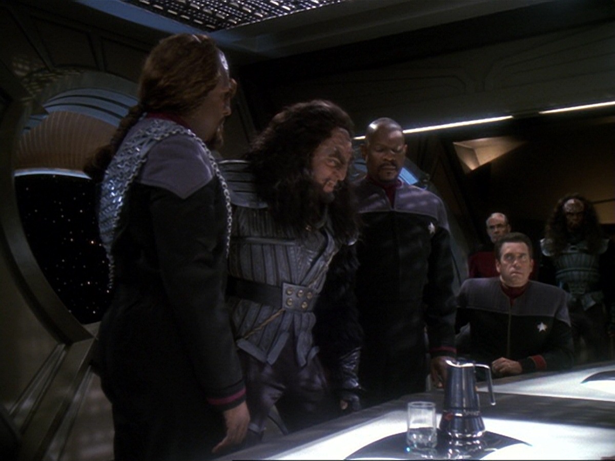 extant_StarTrek_DS9_6x26-TearsOfTheProphets_0981.jpg