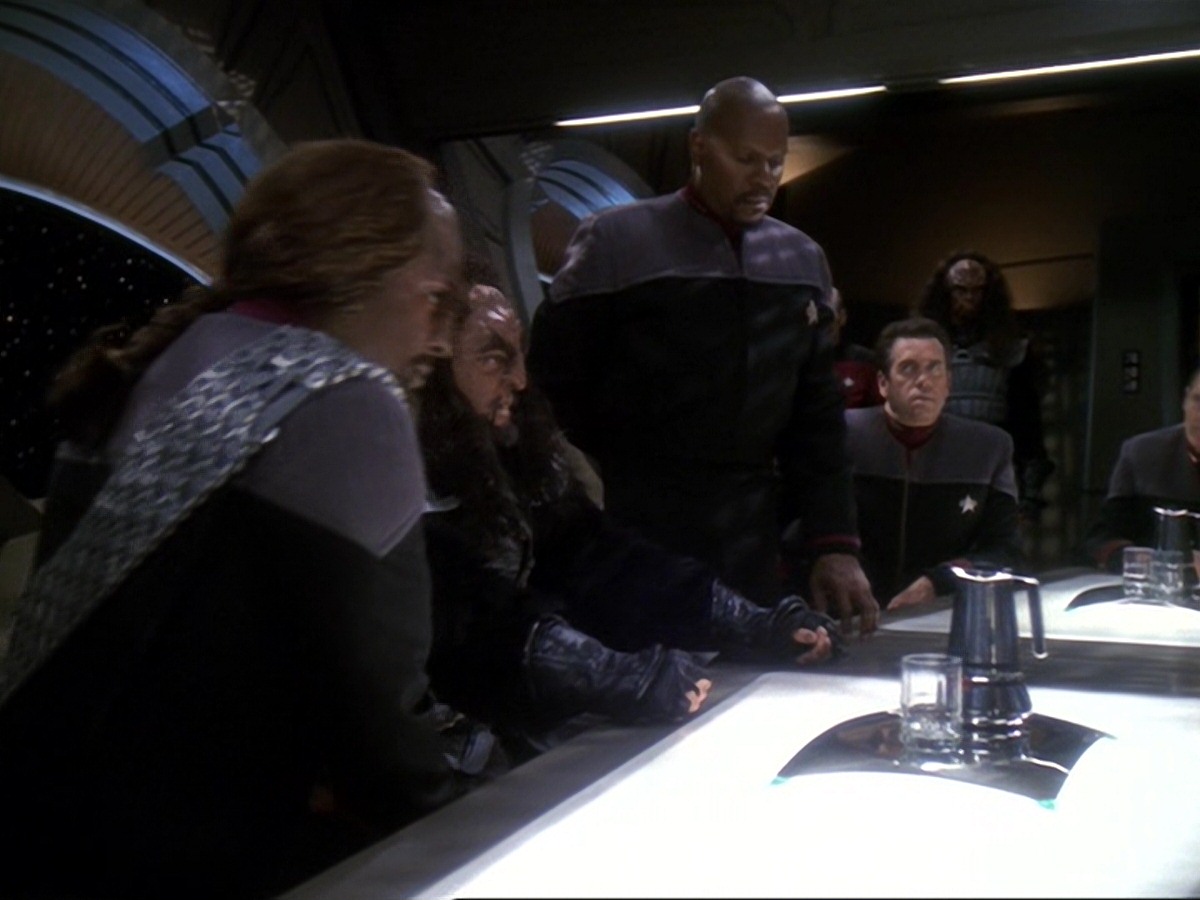 extant_StarTrek_DS9_6x26-TearsOfTheProphets_0987.jpg