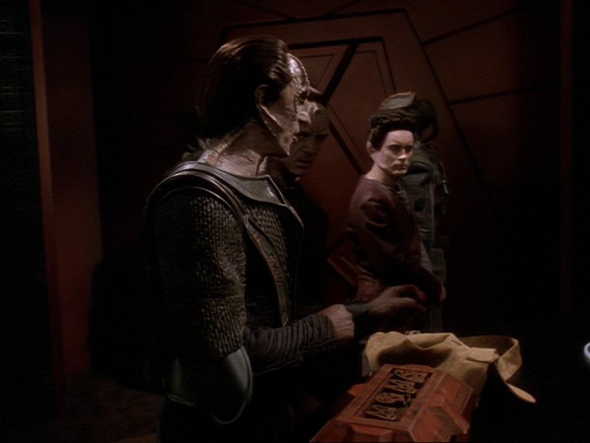 extant_StarTrek_DS9_6x26-TearsOfTheProphets_1809.jpg