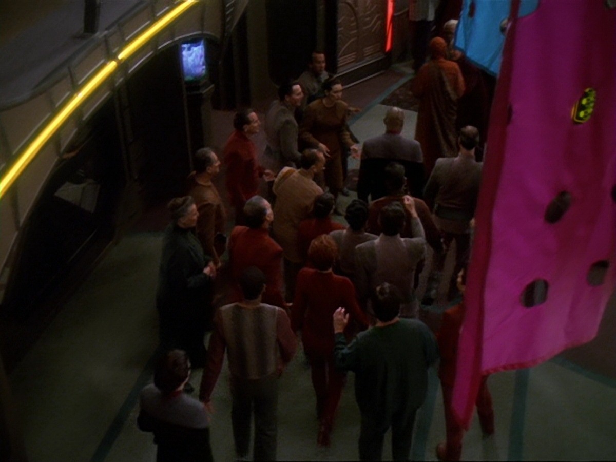 extant_StarTrek_DS9_6x26-TearsOfTheProphets_3159.jpg