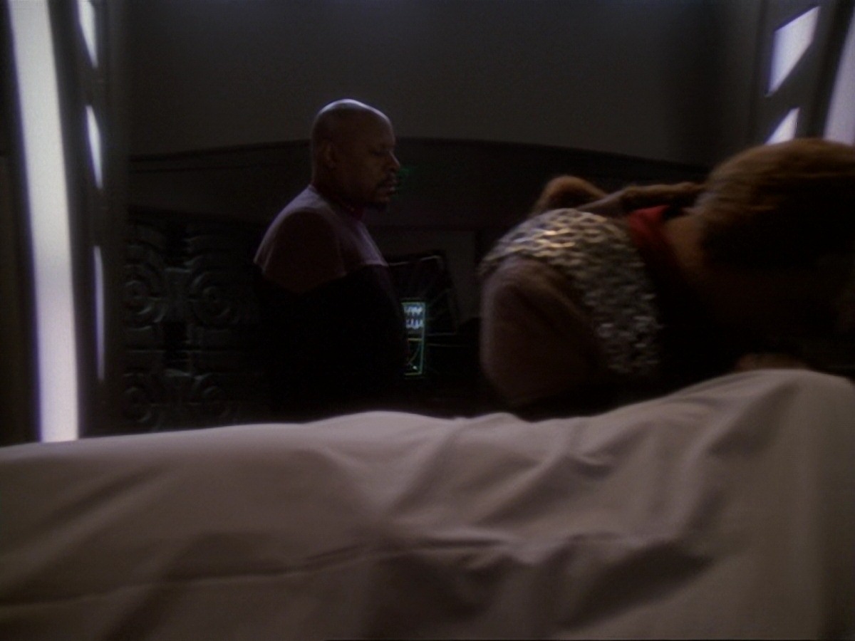 extant_StarTrek_DS9_6x26-TearsOfTheProphets_3255.jpg