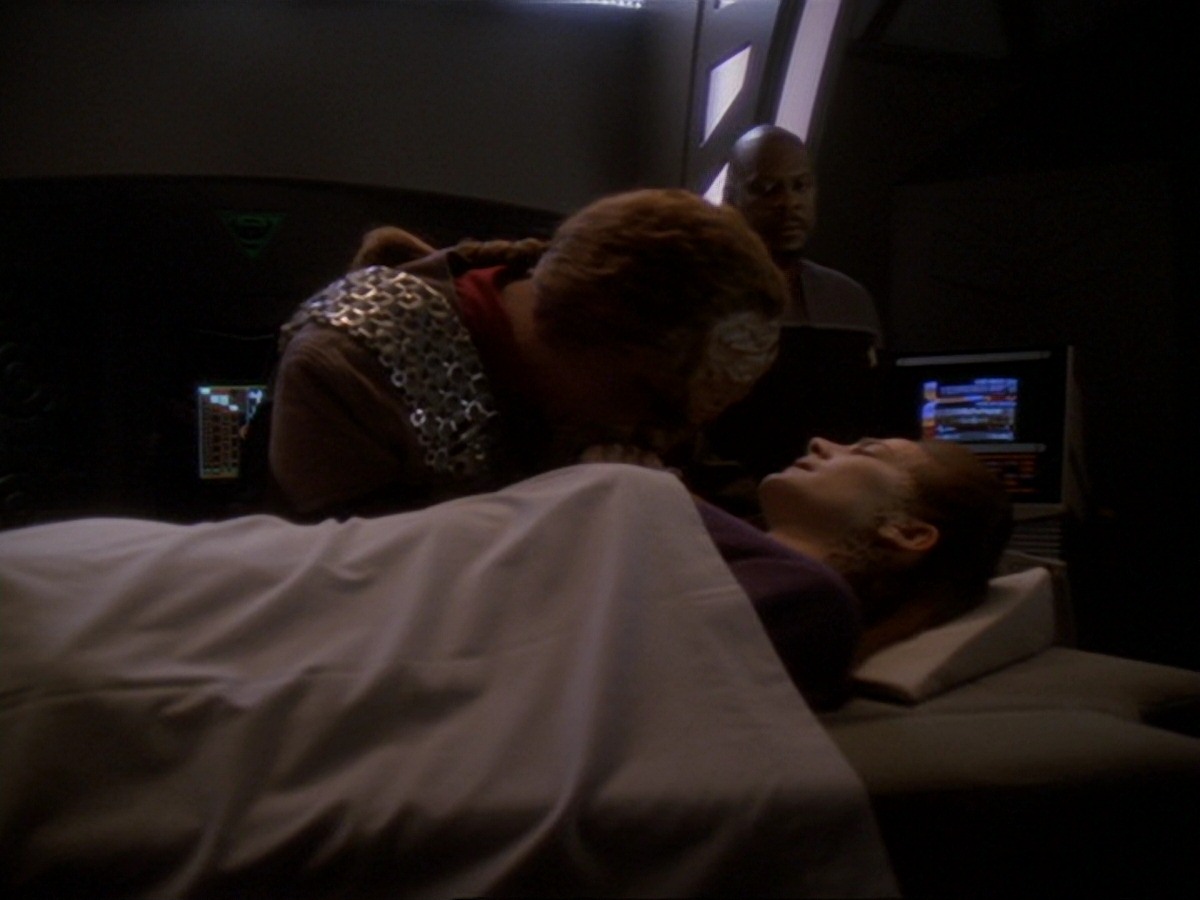extant_StarTrek_DS9_6x26-TearsOfTheProphets_3258.jpg