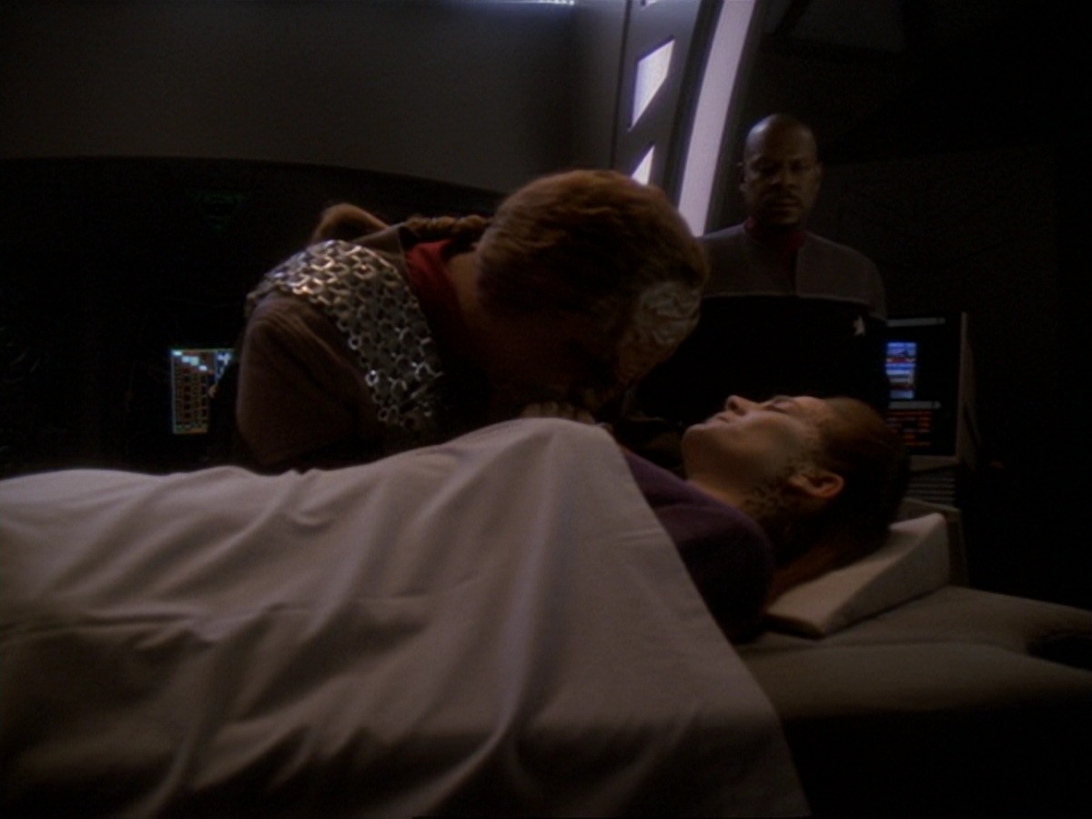 extant_StarTrek_DS9_6x26-TearsOfTheProphets_3259.jpg