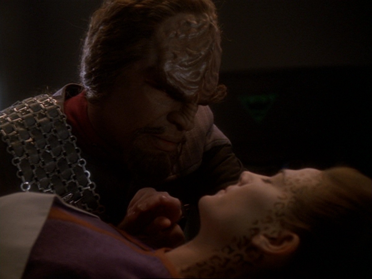 extant_StarTrek_DS9_6x26-TearsOfTheProphets_3271.jpg