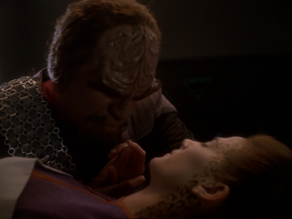 extant_StarTrek_DS9_6x26-TearsOfTheProphets_3318.jpg