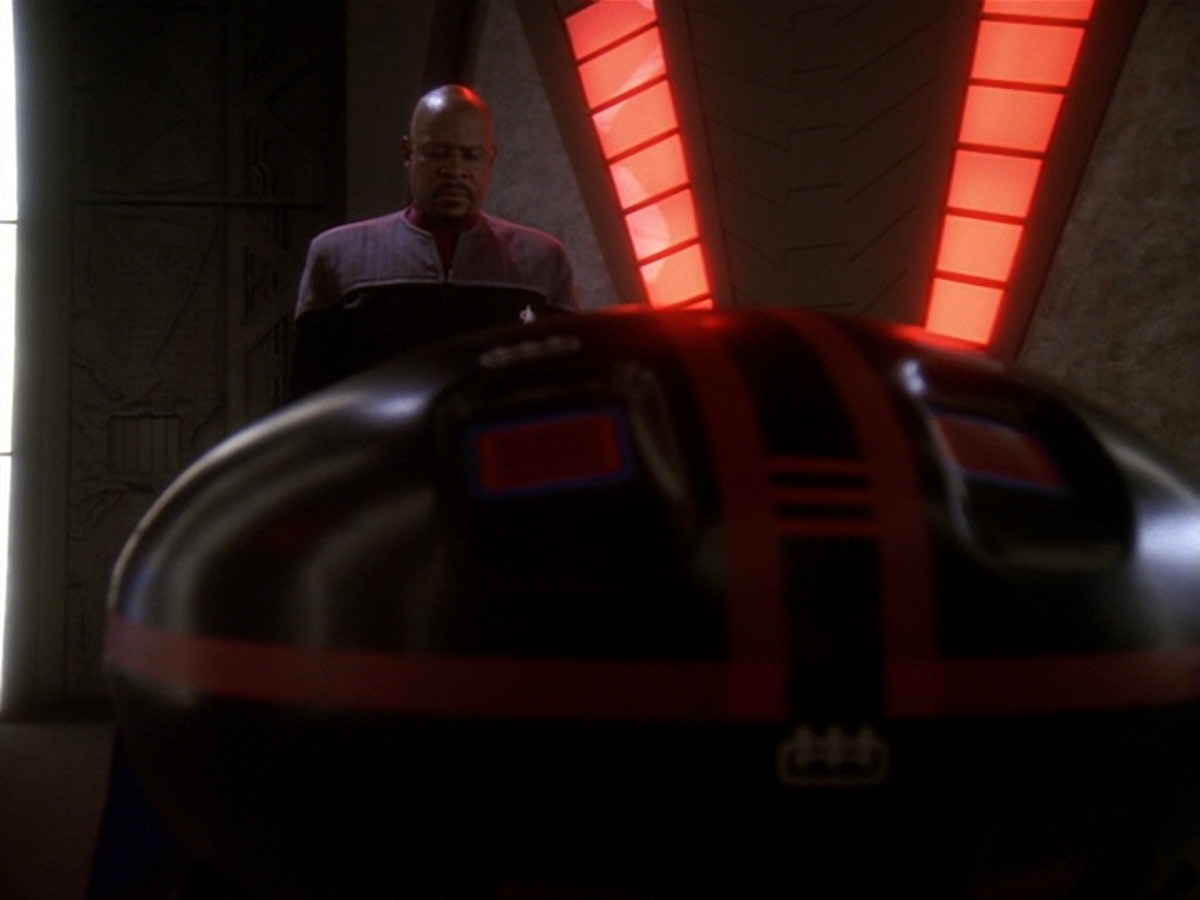 extant_StarTrek_DS9_6x26-TearsOfTheProphets_3423.jpg