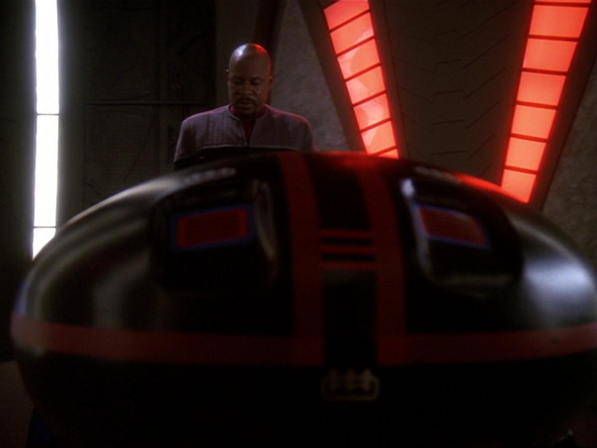 extant_StarTrek_DS9_6x26-TearsOfTheProphets_3429.jpg