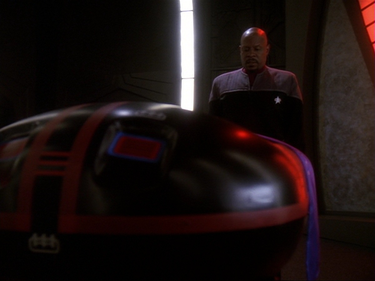 extant_StarTrek_DS9_6x26-TearsOfTheProphets_3456.jpg