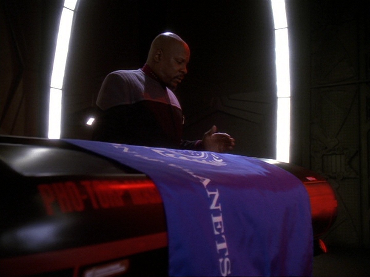 extant_StarTrek_DS9_6x26-TearsOfTheProphets_3483.jpg