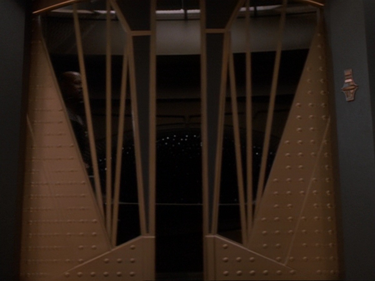 extant_StarTrek_DS9_6x26-TearsOfTheProphets_3565.jpg