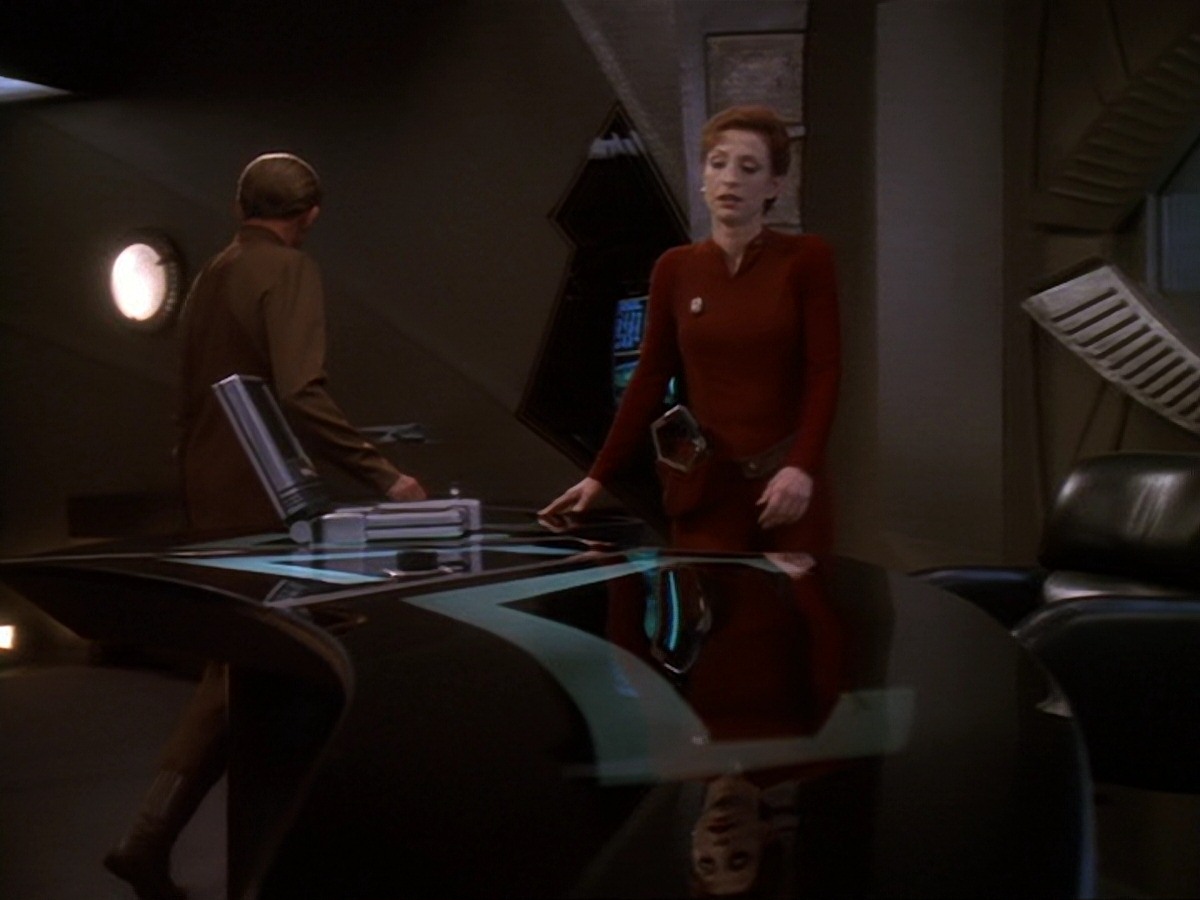 extant_StarTrek_DS9_6x26-TearsOfTheProphets_3663.jpg
