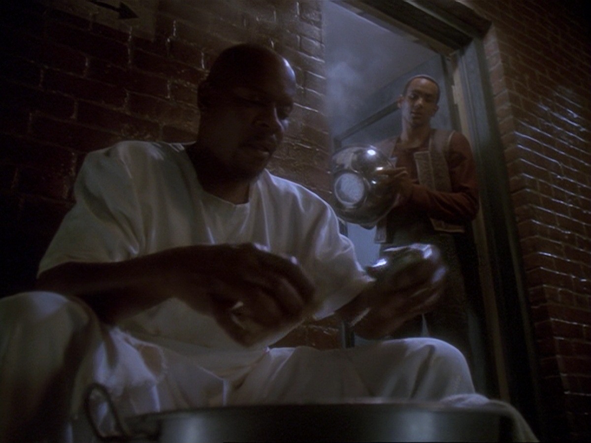 extant_StarTrek_DS9_6x26-TearsOfTheProphets_3720.jpg