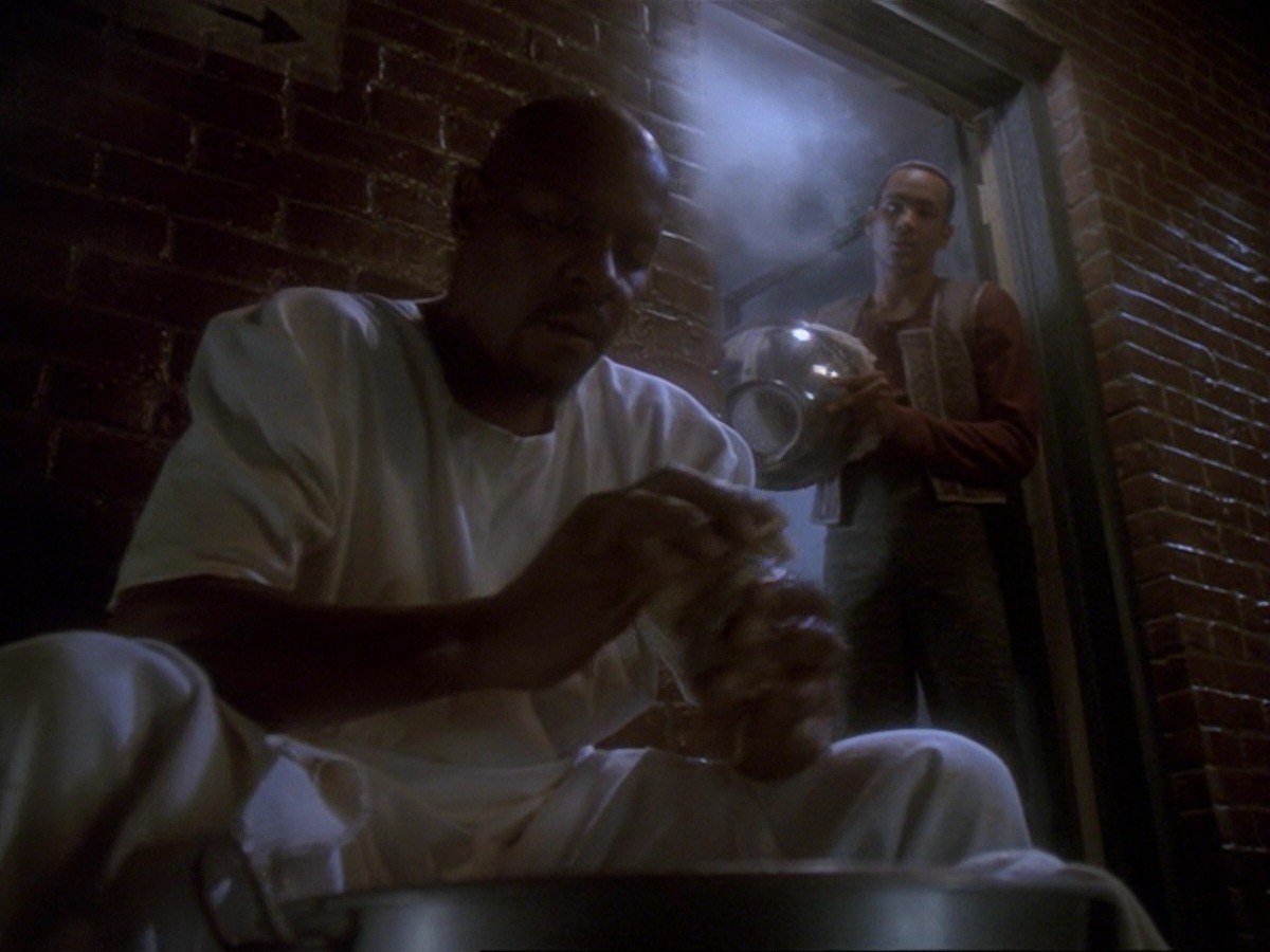 extant_StarTrek_DS9_6x26-TearsOfTheProphets_3721.jpg