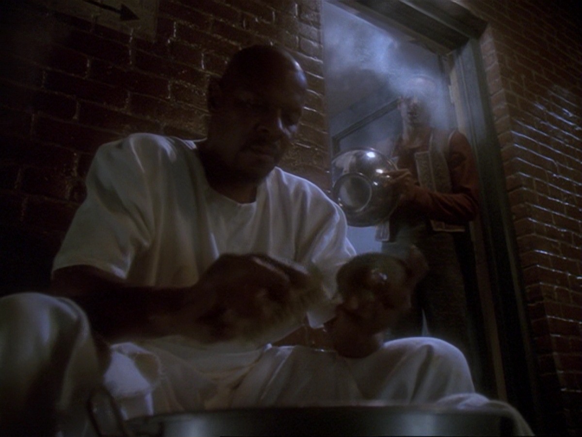 extant_StarTrek_DS9_6x26-TearsOfTheProphets_3722.jpg