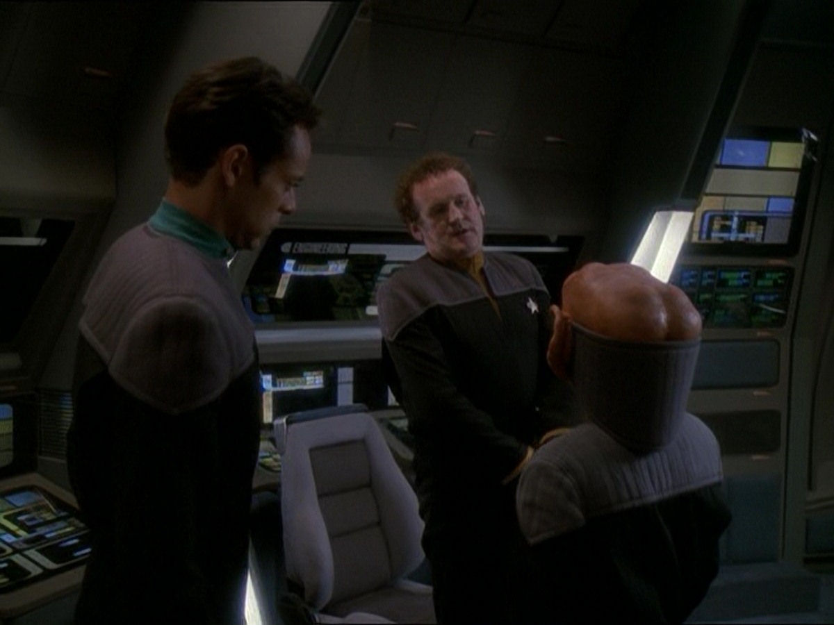 extant_StarTrek_DS9_7x01-ImageInTheSand_0413.jpg