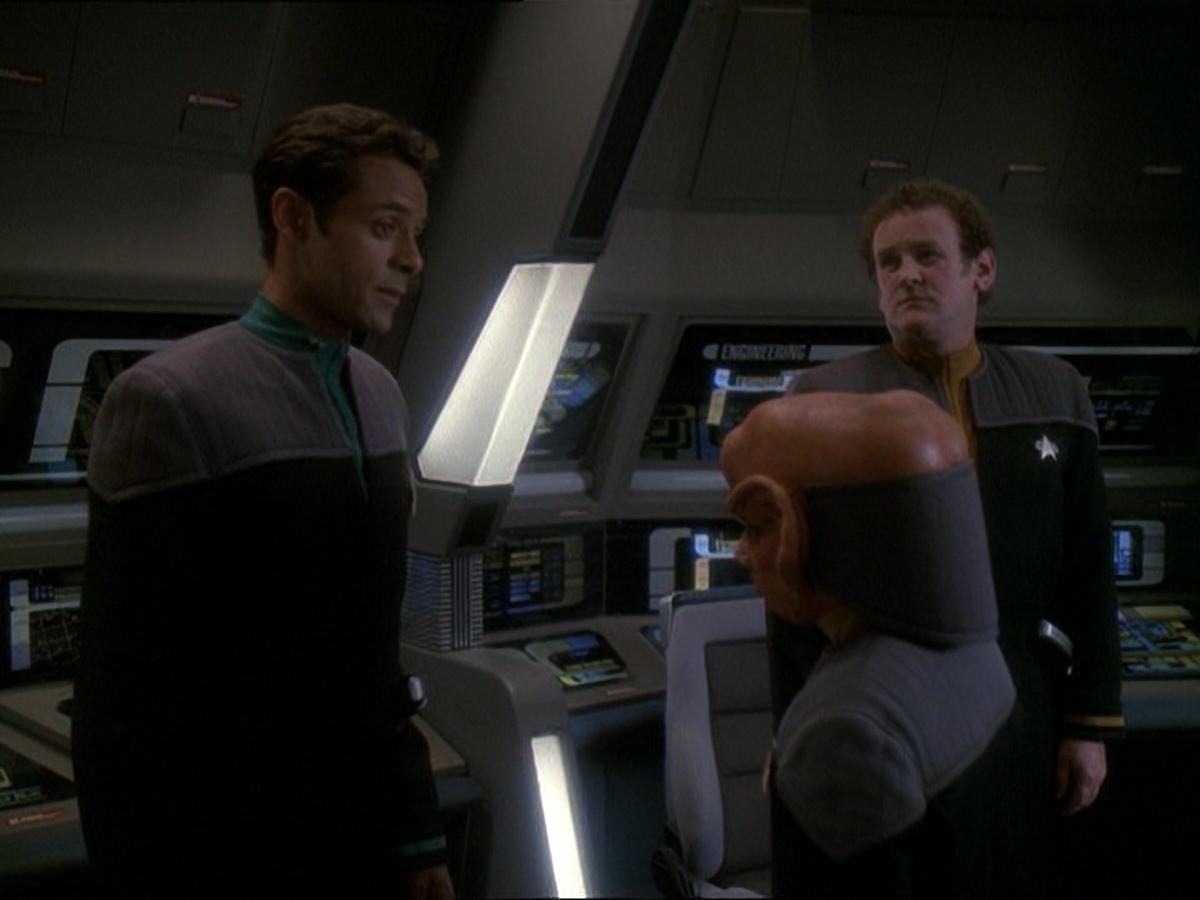 extant_StarTrek_DS9_7x01-ImageInTheSand_0425.jpg