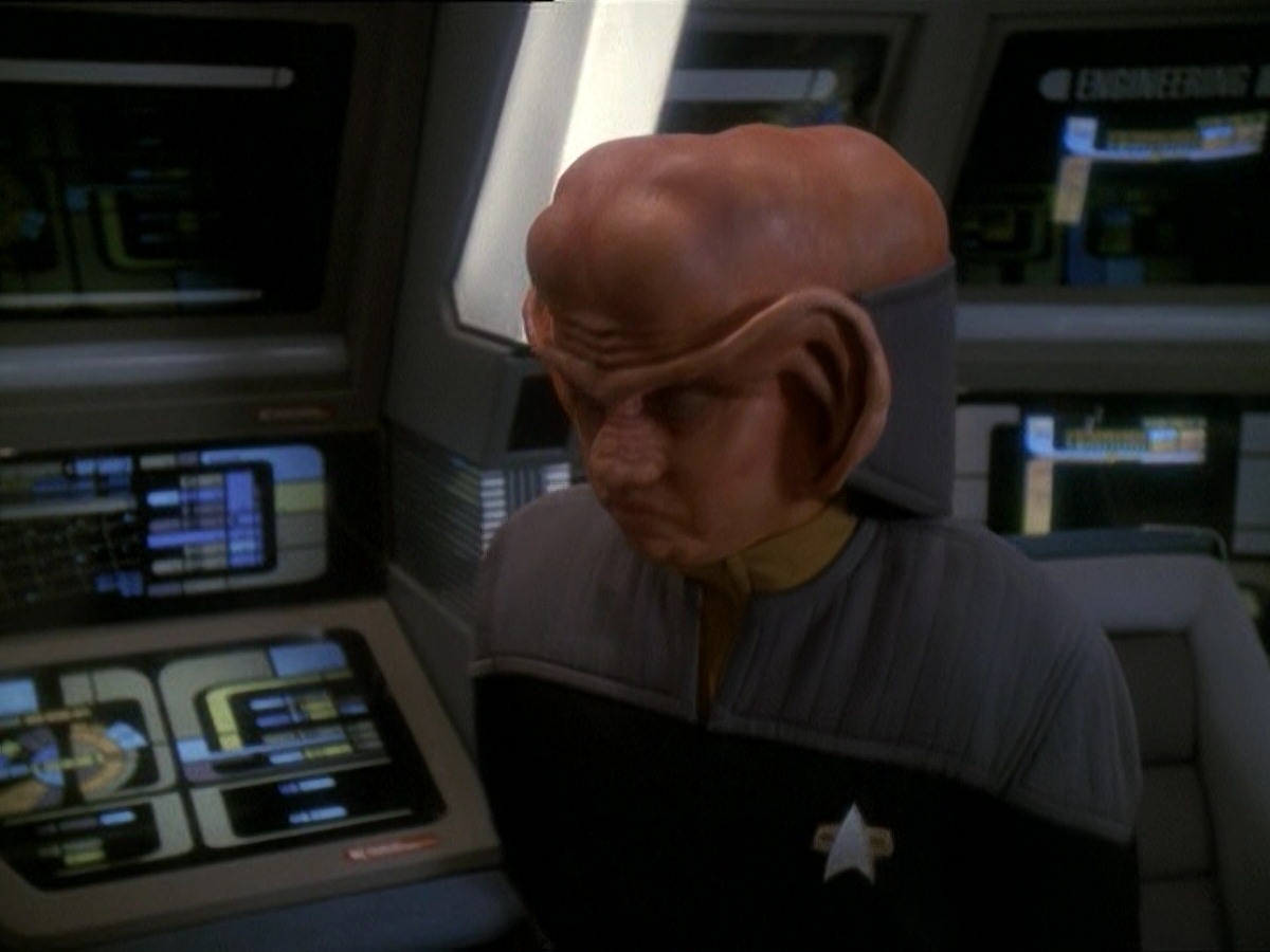 extant_StarTrek_DS9_7x01-ImageInTheSand_0453.jpg