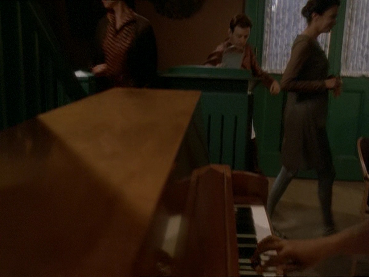 extant_StarTrek_DS9_7x01-ImageInTheSand_0467.jpg