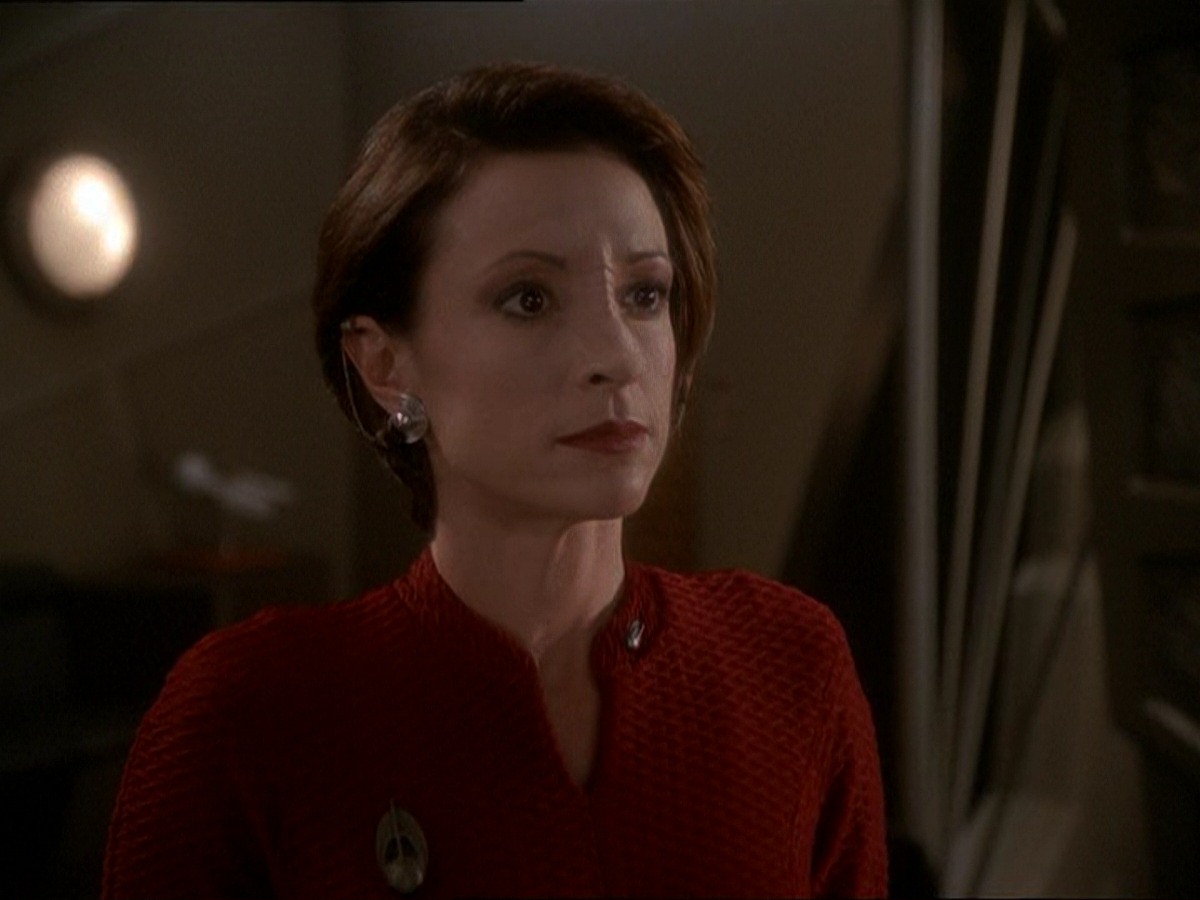 extant_StarTrek_DS9_7x02-ShadowsAndSymbols_0979.jpg