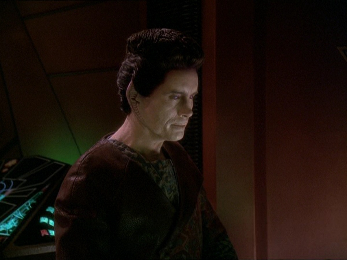 extant_StarTrek_DS9_7x02-ShadowsAndSymbols_1481.jpg