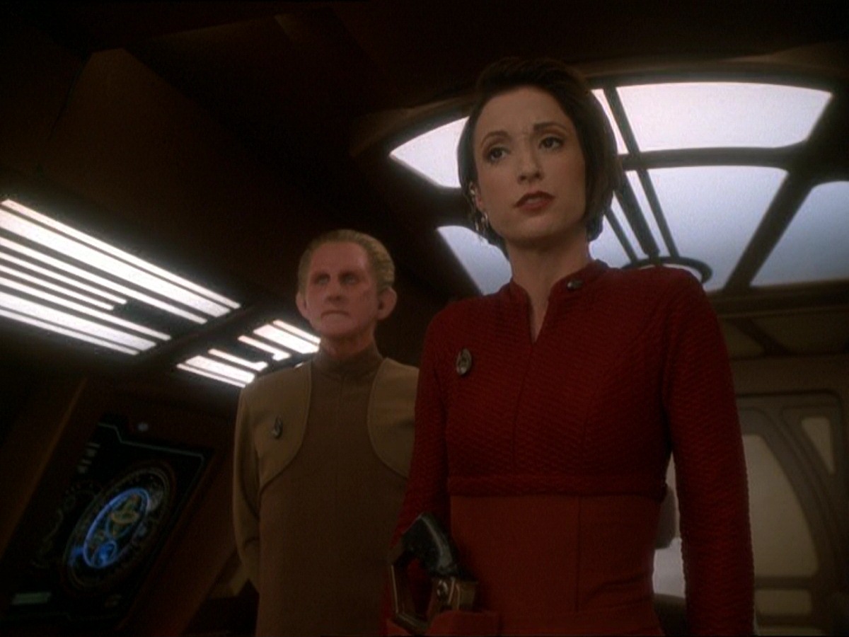 extant_StarTrek_DS9_7x02-ShadowsAndSymbols_2683.jpg