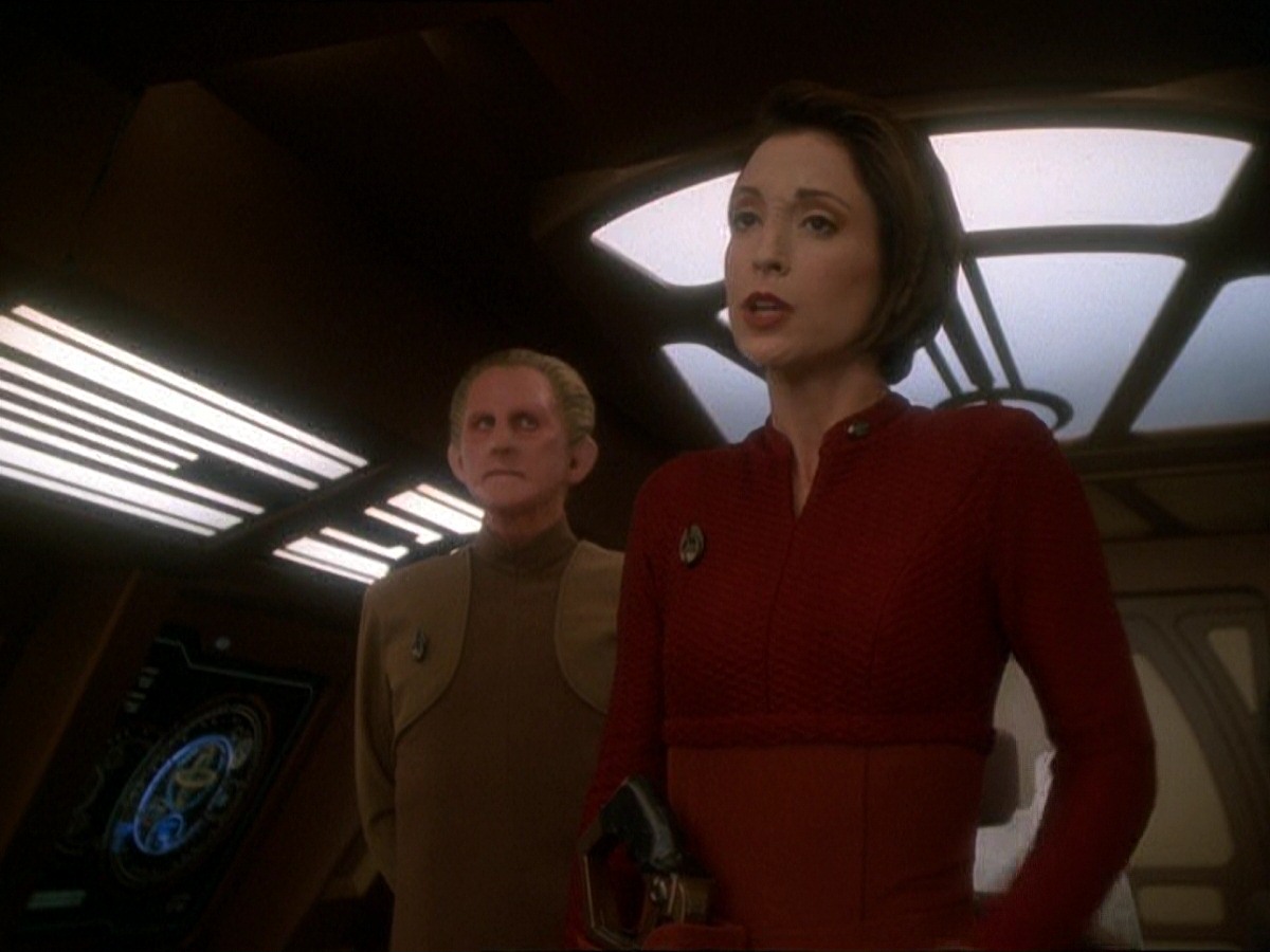 extant_StarTrek_DS9_7x02-ShadowsAndSymbols_2698.jpg