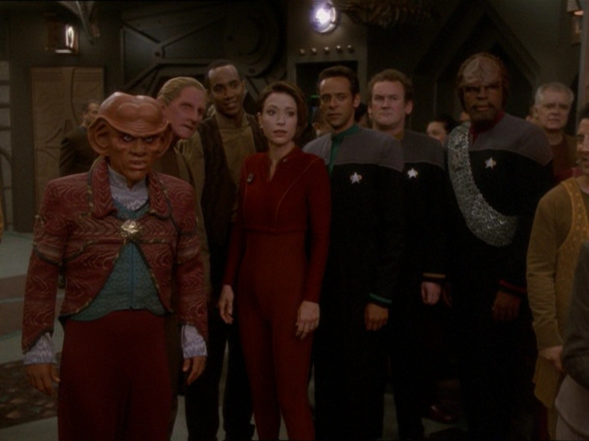 extant_StarTrek_DS9_7x02-ShadowsAndSymbols_3715.jpg