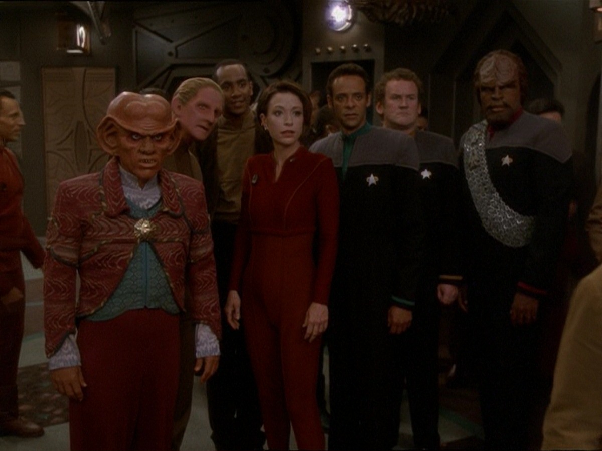 extant_StarTrek_DS9_7x02-ShadowsAndSymbols_3717.jpg