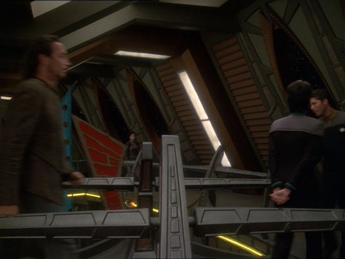 extant_StarTrek_DS9_7x03-Afterimage_0050.jpg