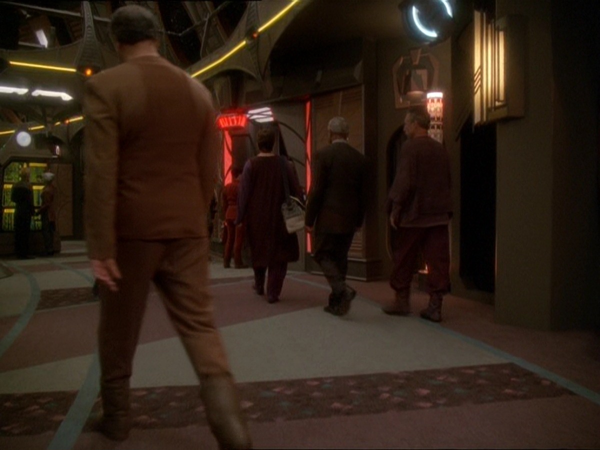 extant_StarTrek_DS9_7x03-Afterimage_0060.jpg