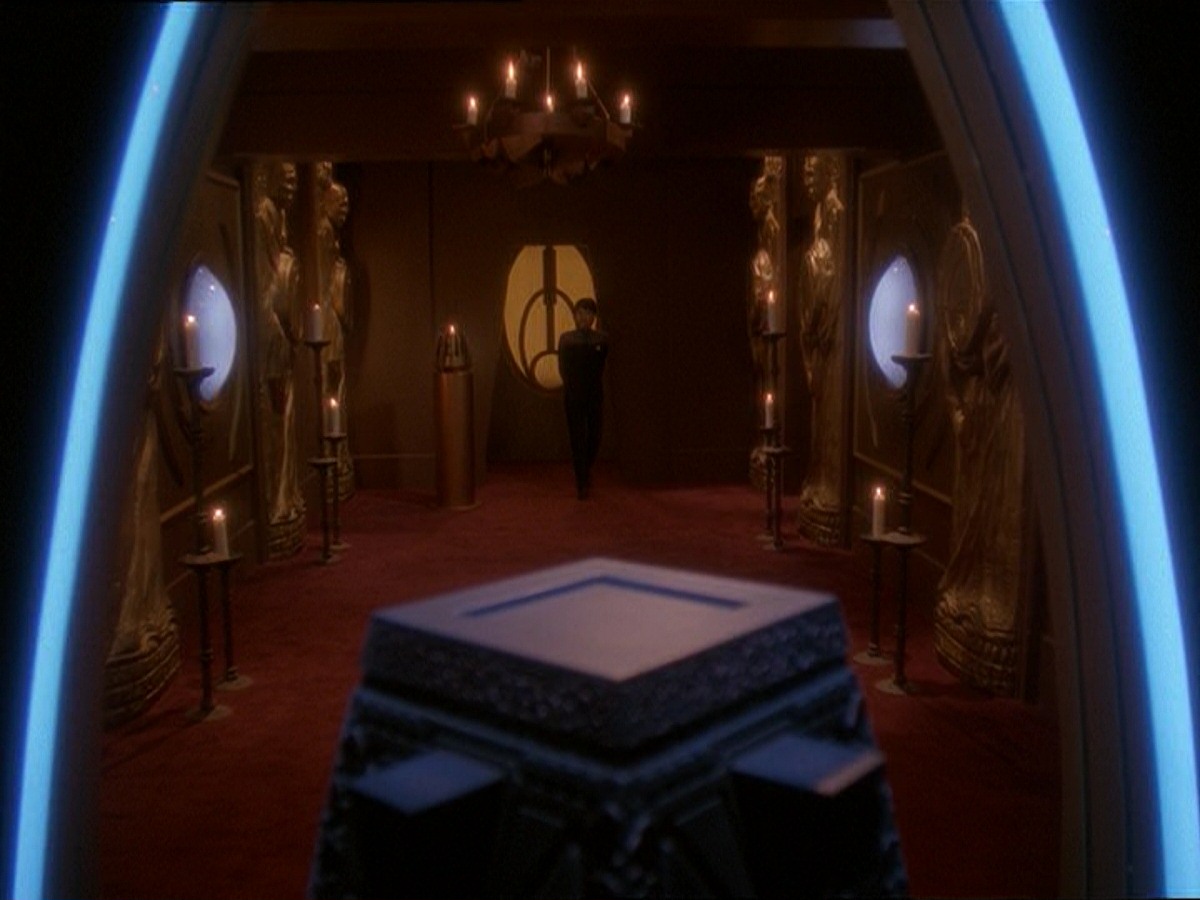 extant_StarTrek_DS9_7x03-Afterimage_0090.jpg